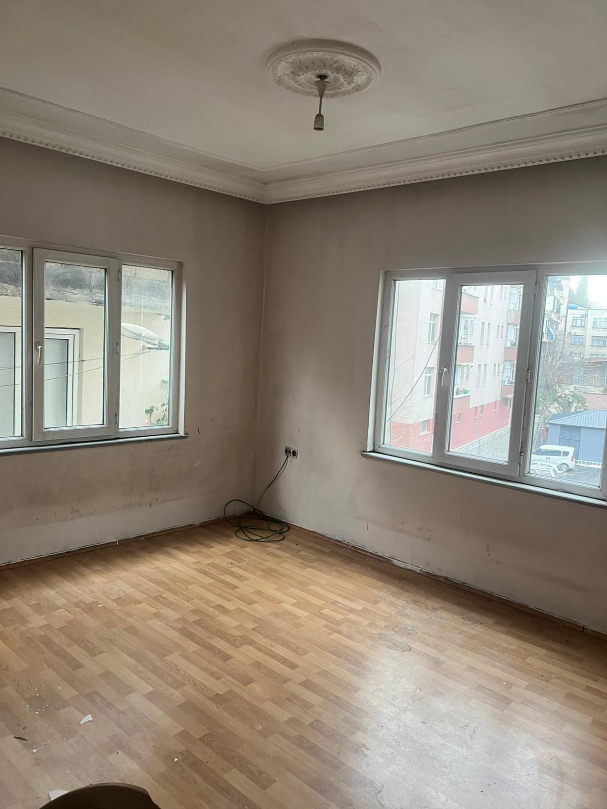 GÜLBAHARHATUN MAHALLE'SİNDE SATILIK 2+1 DAİRE